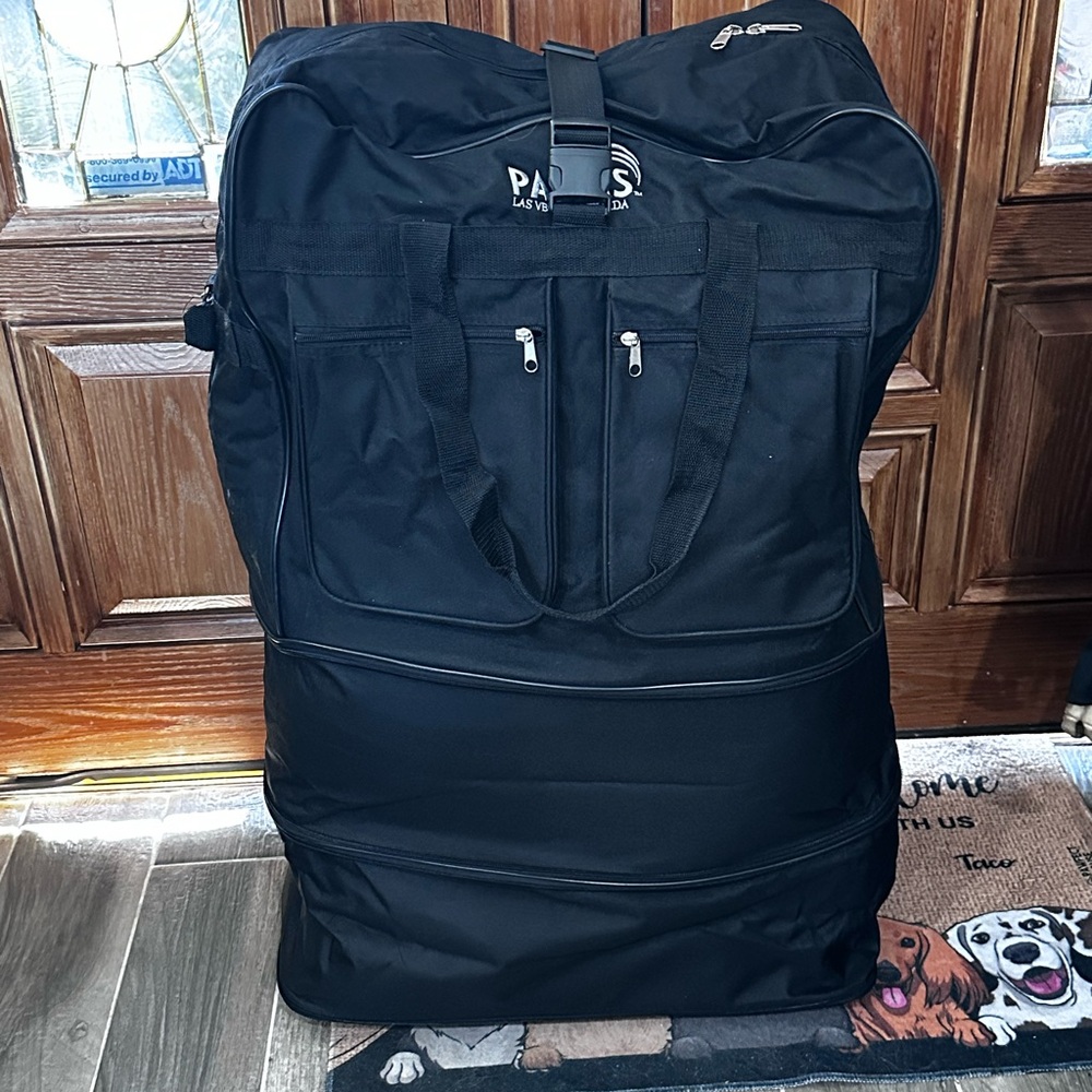 Black Expandable Travel Bag Brand New with 5 Wheels